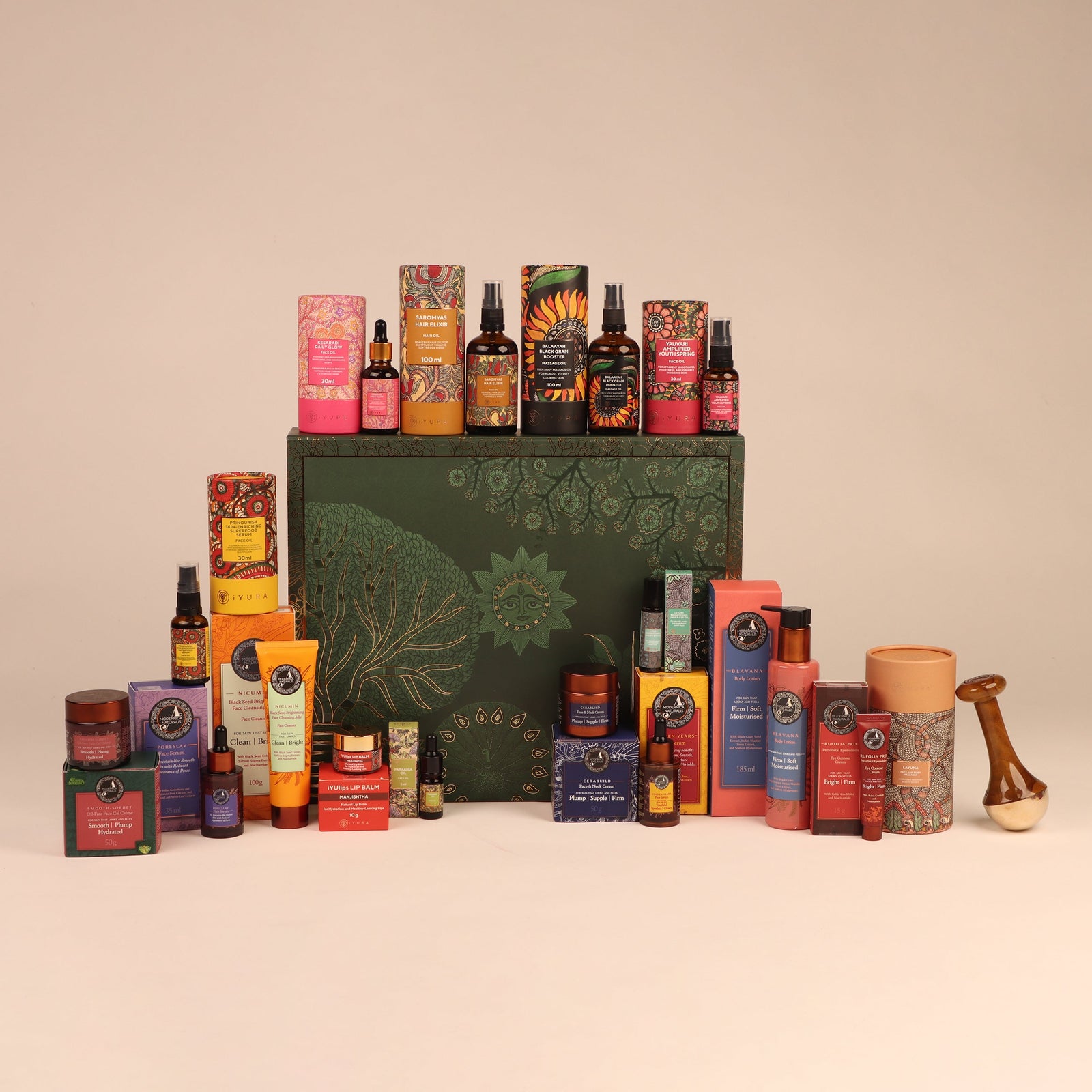 The Ayurveda Experience Treasure Box - 16 zeitlose Bestseller in einer maßgefertigten Luxus-Sammlerbox | Super Sparvorteil