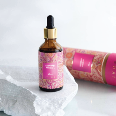 Kesaradiöl - Tägliches ayurvedisches Gesichtsöl mit Safran, Vetiver, Lakritze und Haldi