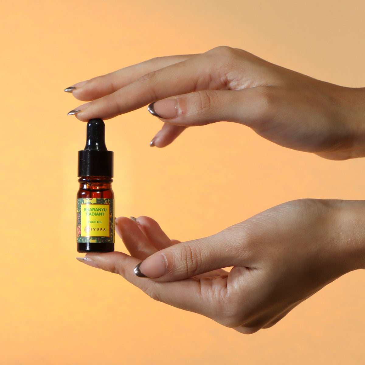 Mini Bharanyu Strahlendes Gesichtsöl